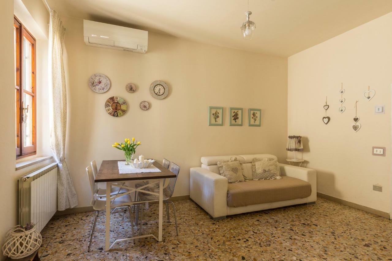 Casa Laura Apartment ฟลอเรนซ์ ภายนอก รูปภาพ